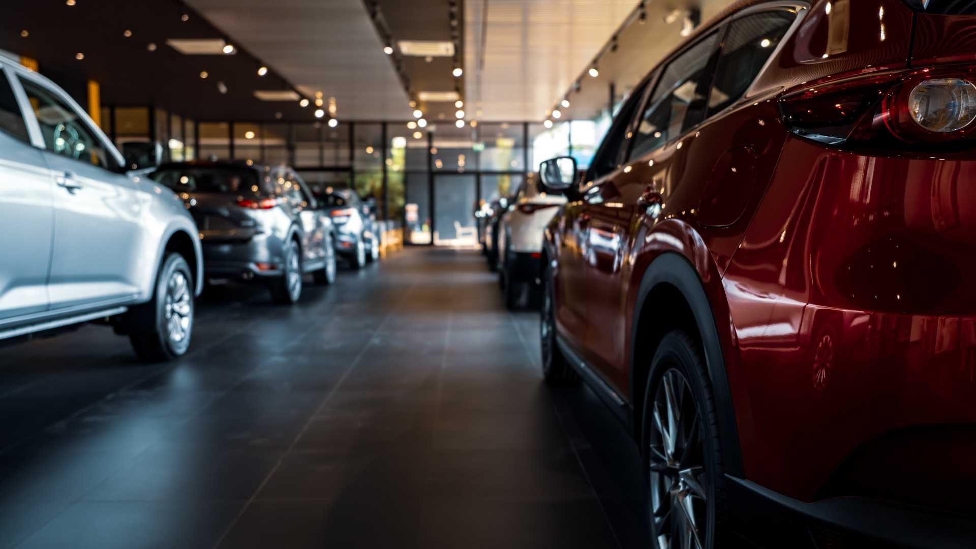 Voiture dans un magasin