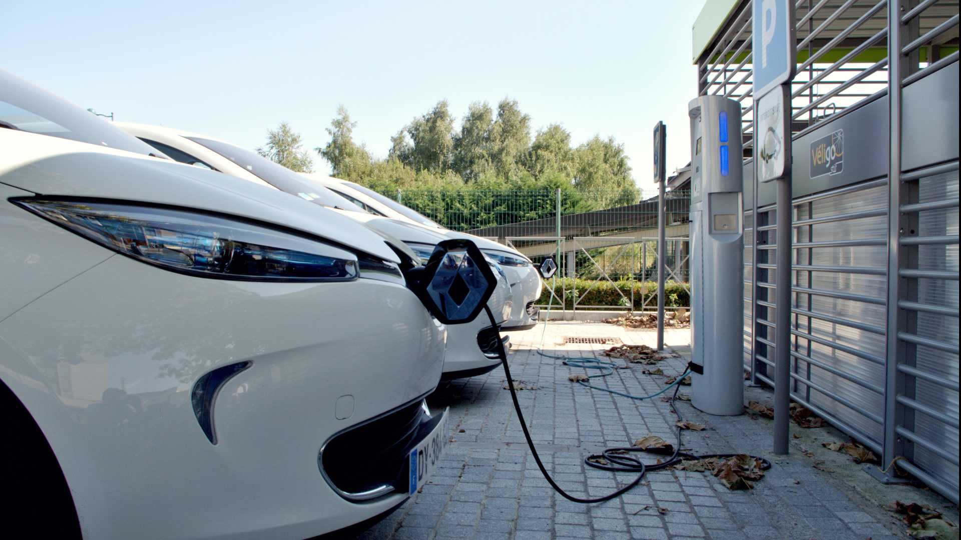 voiture électrique en chargement