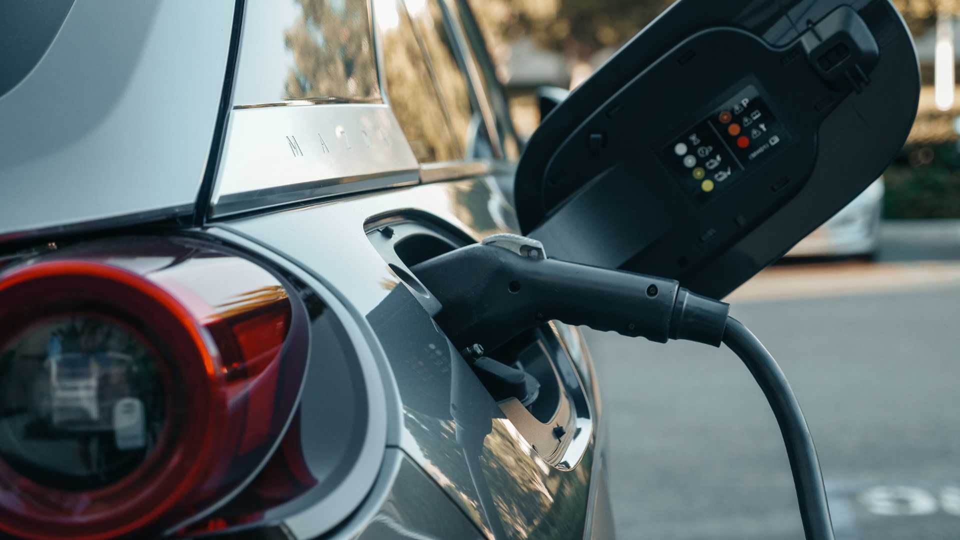 voiture électrique en charge